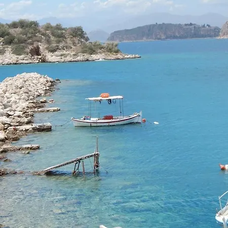 Robert's Flat In The Centre Town Nauplia