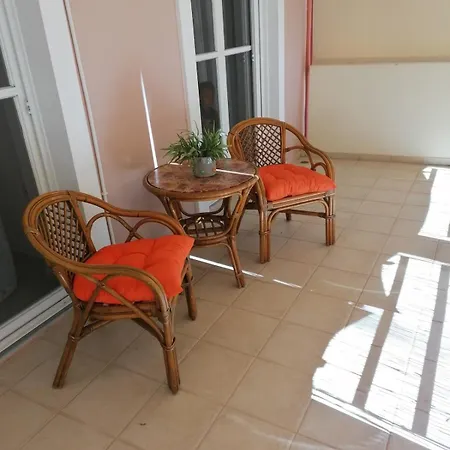 Robert's Flat In The Centre Town