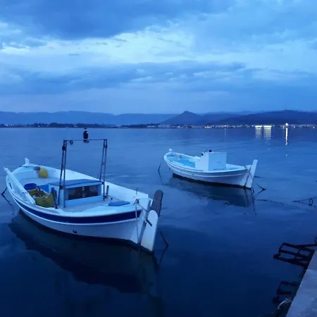 Robert'S Flat In Nafplio Town Centre *