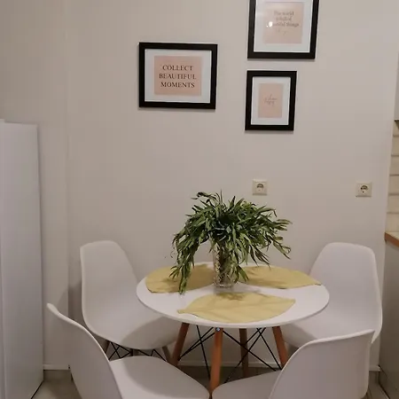 Robert'S Flat In Nafplio Town Centre