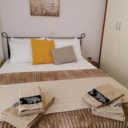 Robert'S Flat In Nafplio Town Centre