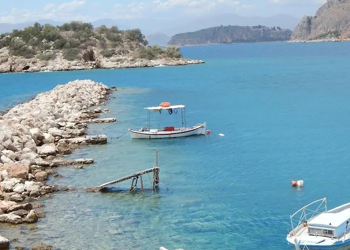 Robert's Flat In The Centre Town 纳夫普利翁