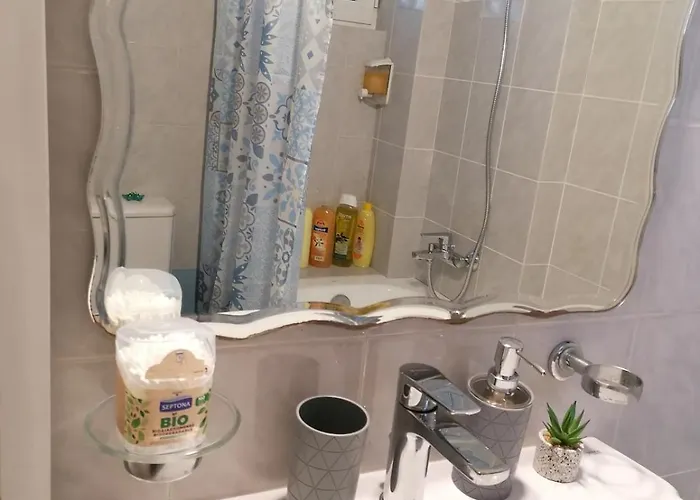 Robert's Flat In The Centre Town * 纳夫普利翁