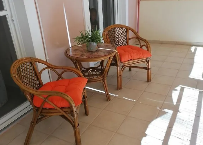 Robert's Flat In The Centre Town