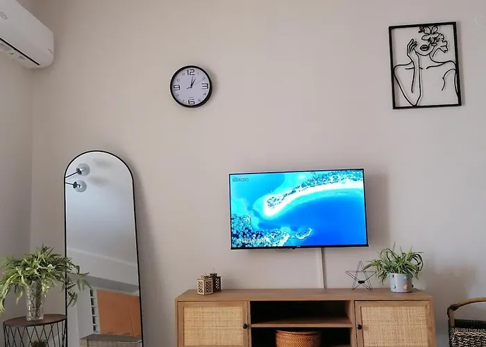 公寓 Robert's Flat In The Centre Town 纳夫普利翁