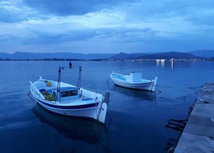 Robert's Flat In The Centre Town *