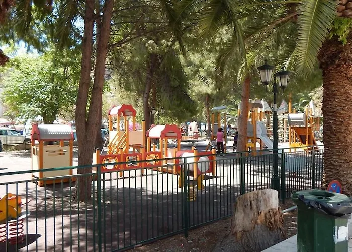 Robert's Flat In The Centre Town * 纳夫普利翁