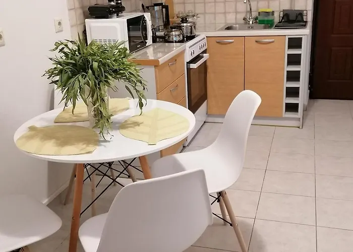 公寓 Robert's Flat In The Centre Town *